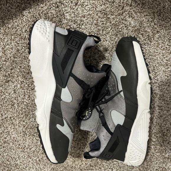NIKE Men's Air Huarache Utility Base Grey Shoes Size 11.5 - Picture 4 of 9